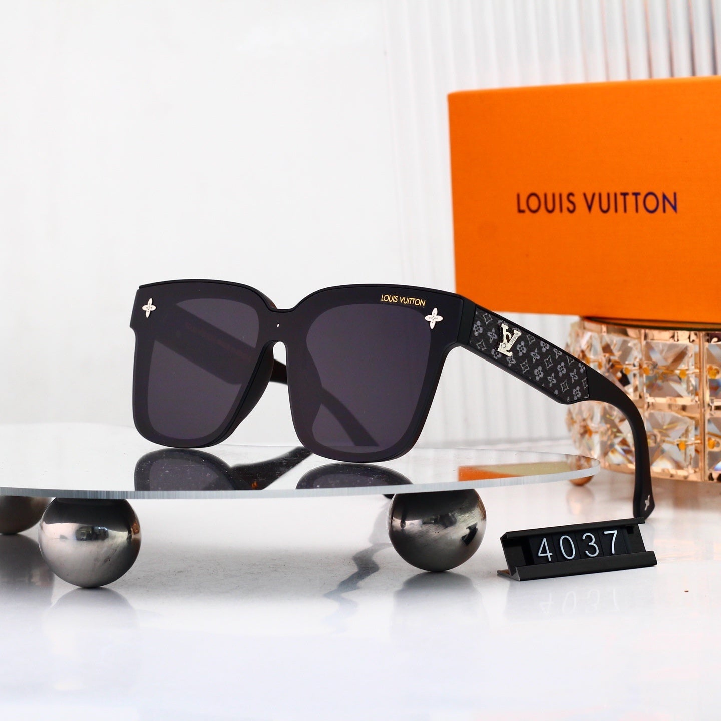 4 Colors Fashion Sunglassesā4037