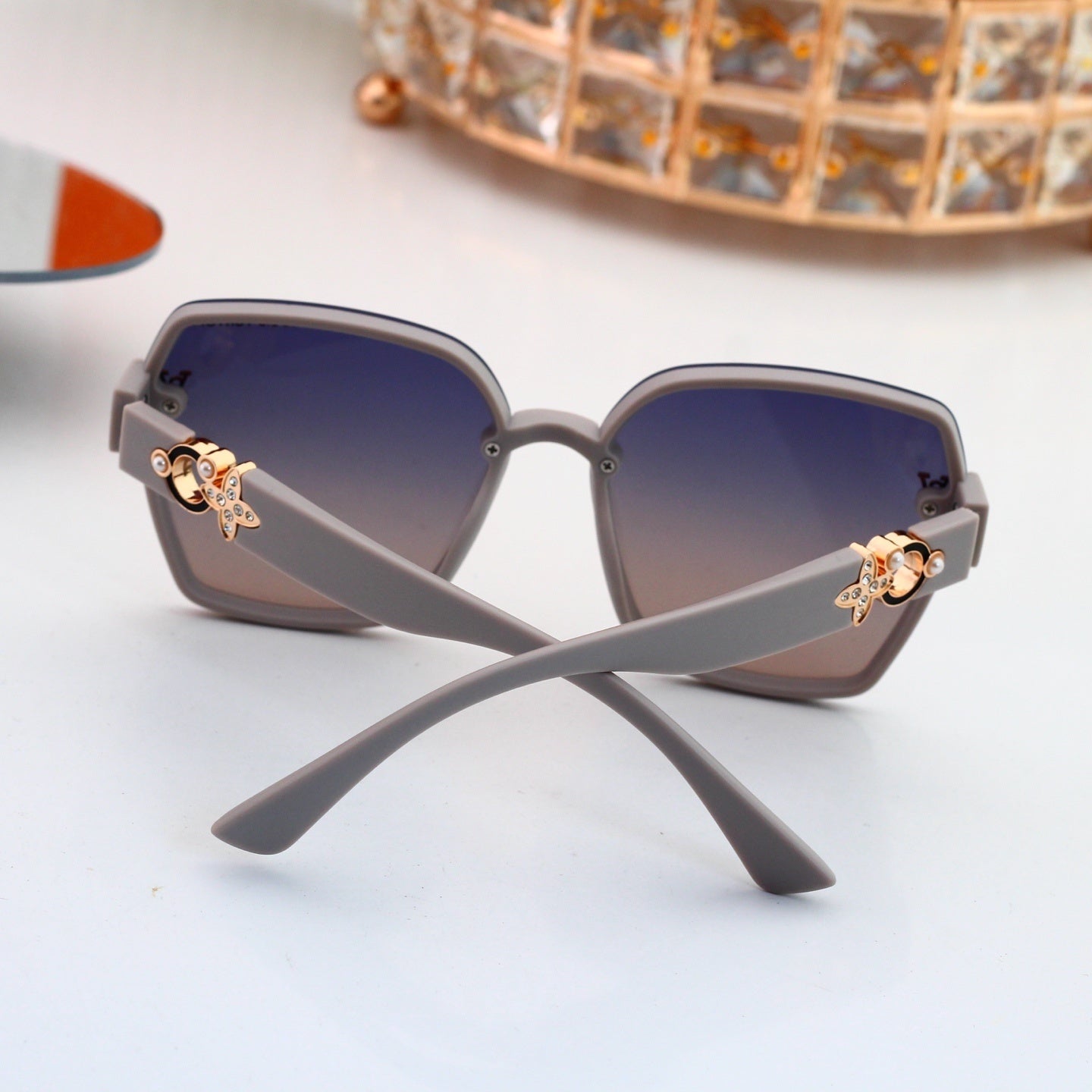 4 Colors Fashion Sunglassesā0915