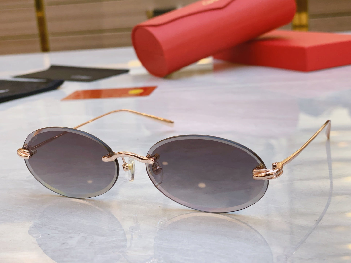 Unique and refreshing oval shaped high-end sunglasses