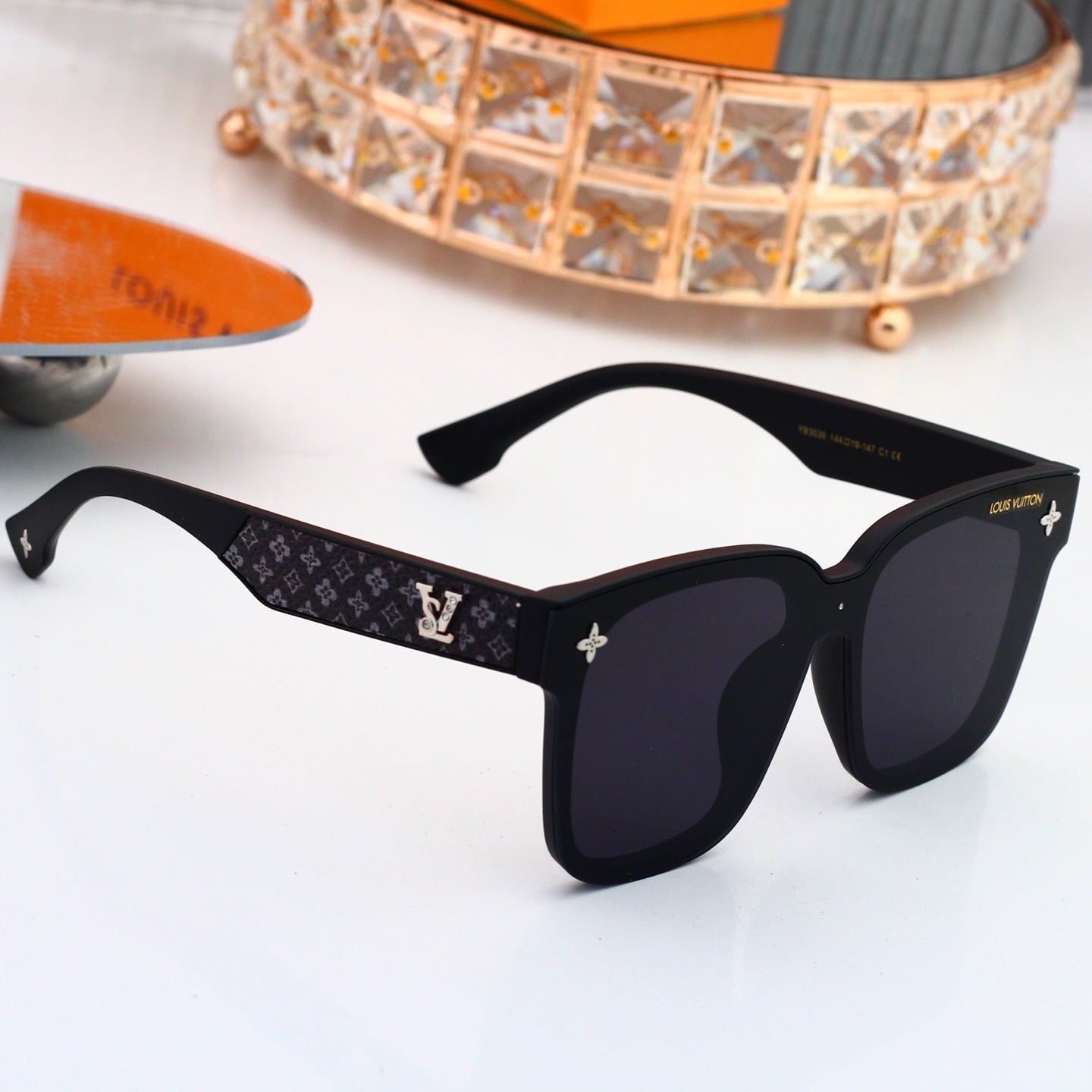 4 Colors Fashion Sunglassesā4037