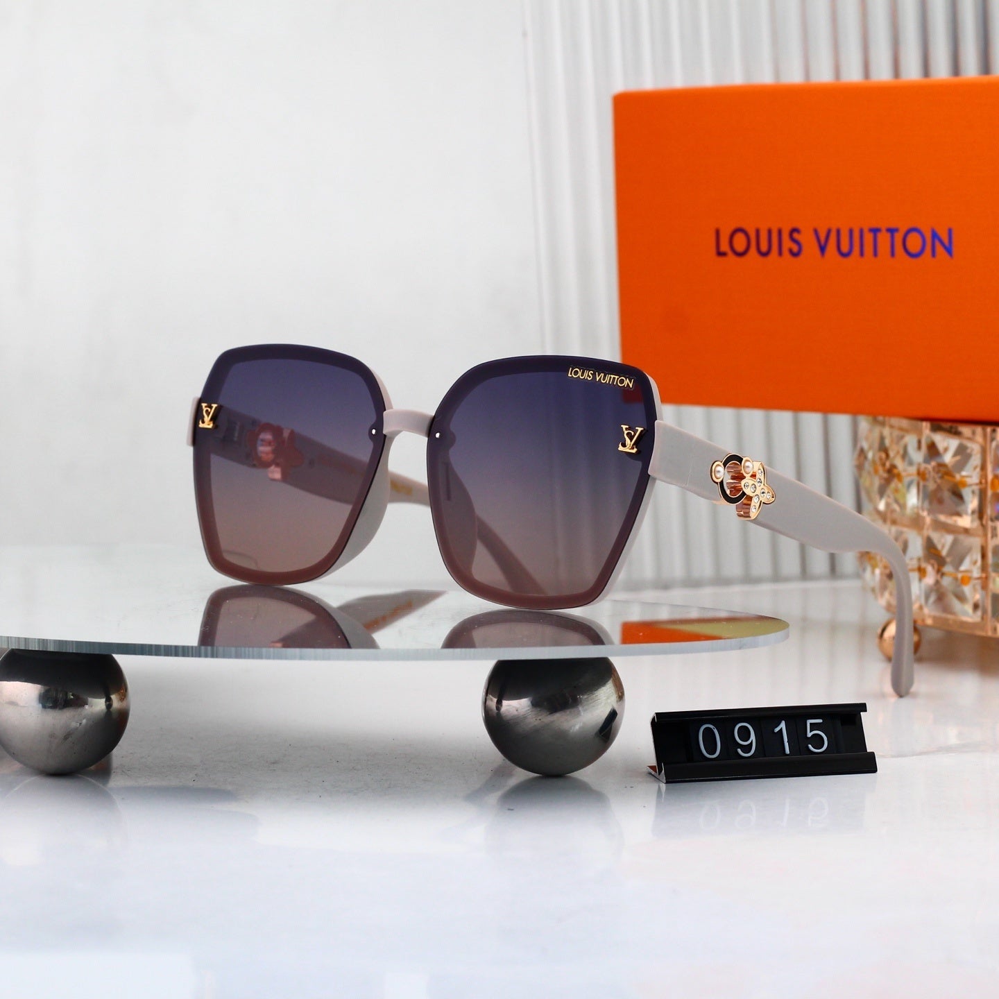 4 Colors Fashion Sunglassesā0915