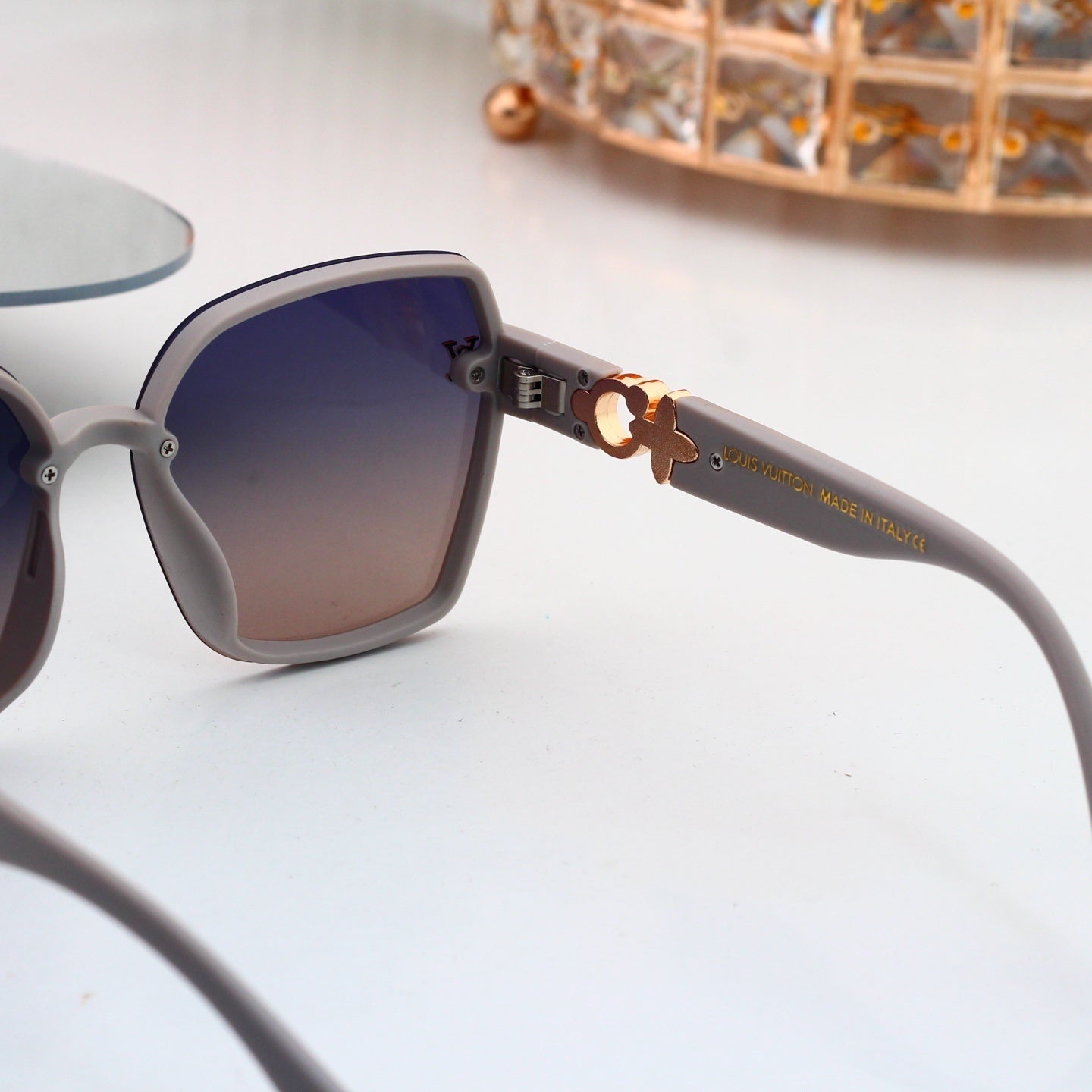 4 Colors Fashion Sunglassesā0915