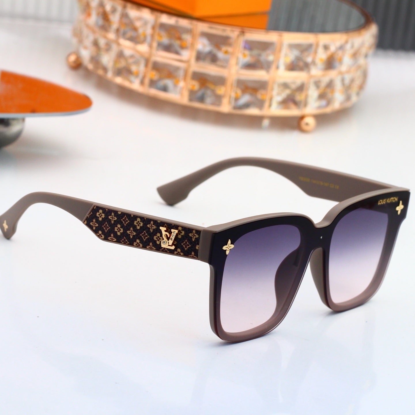 4 Colors Fashion Sunglassesā4037