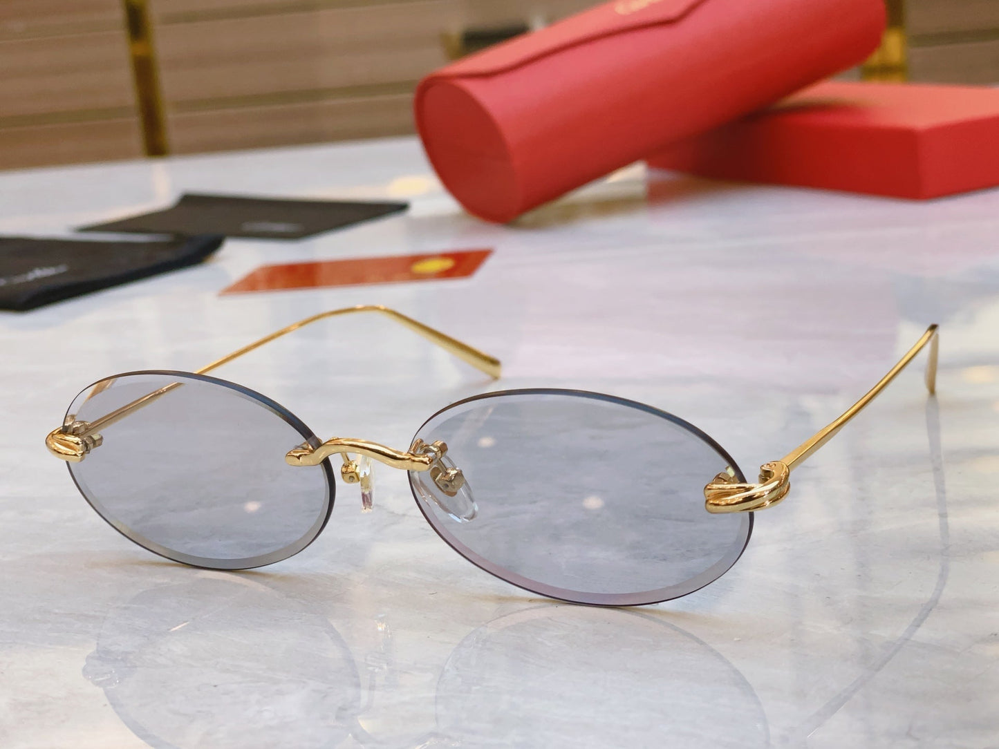 Unique and refreshing oval shaped high-end sunglasses