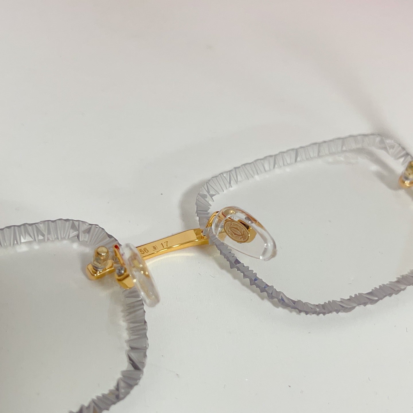 diamond cut lenses will change color under ultraviolet light sunglasses