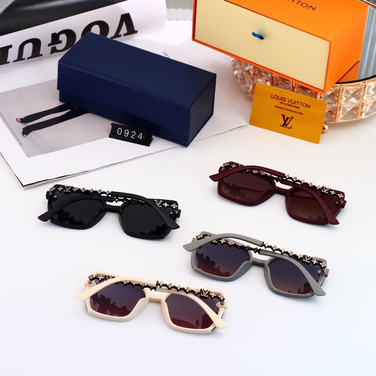 4 Colors Fashion Sunglassesā0924