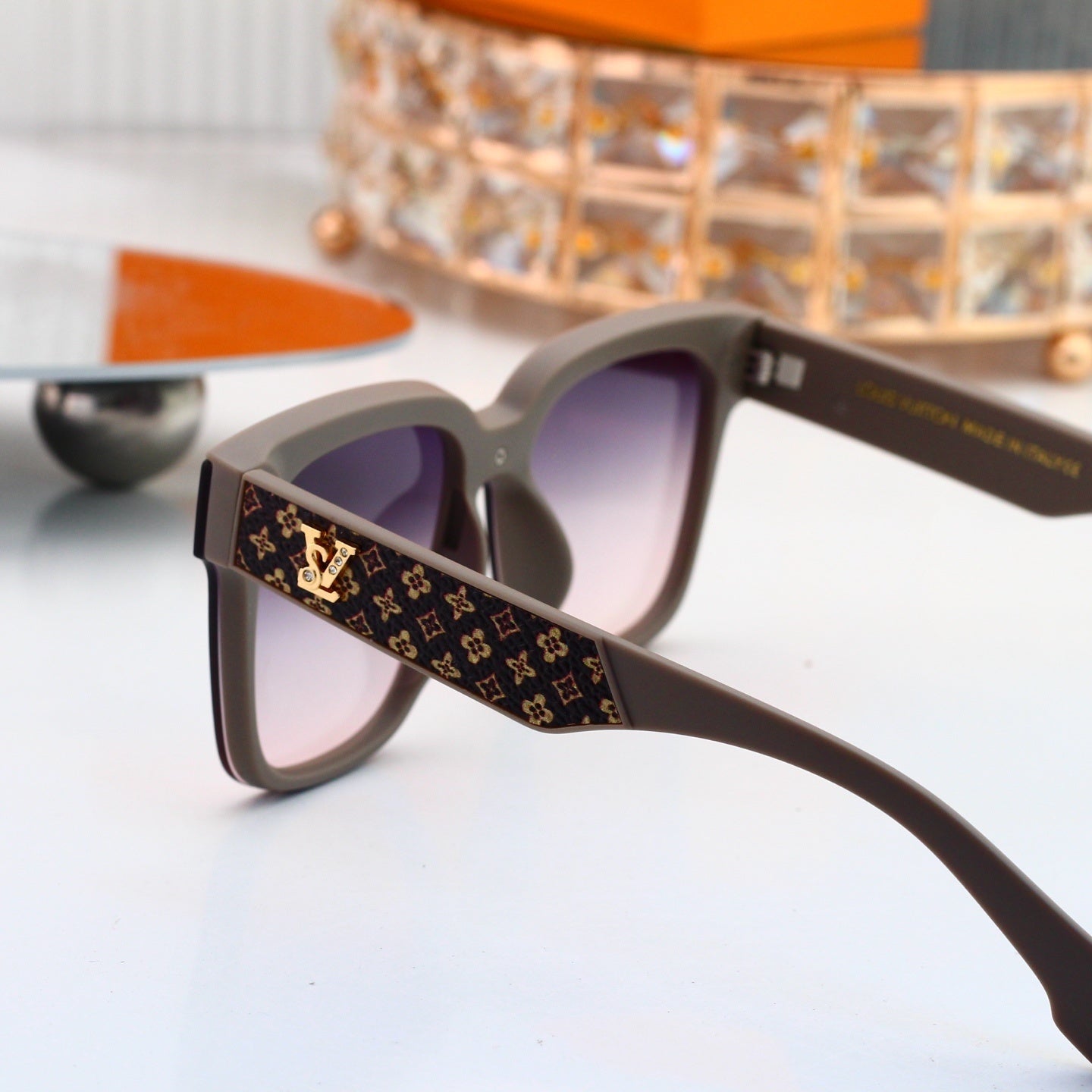 4 Colors Fashion Sunglassesā4037