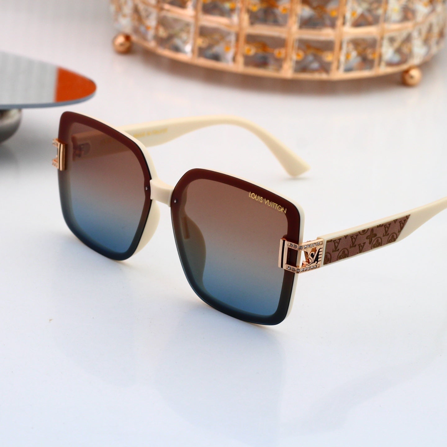 4 Colors Fashion Sunglassesā0918