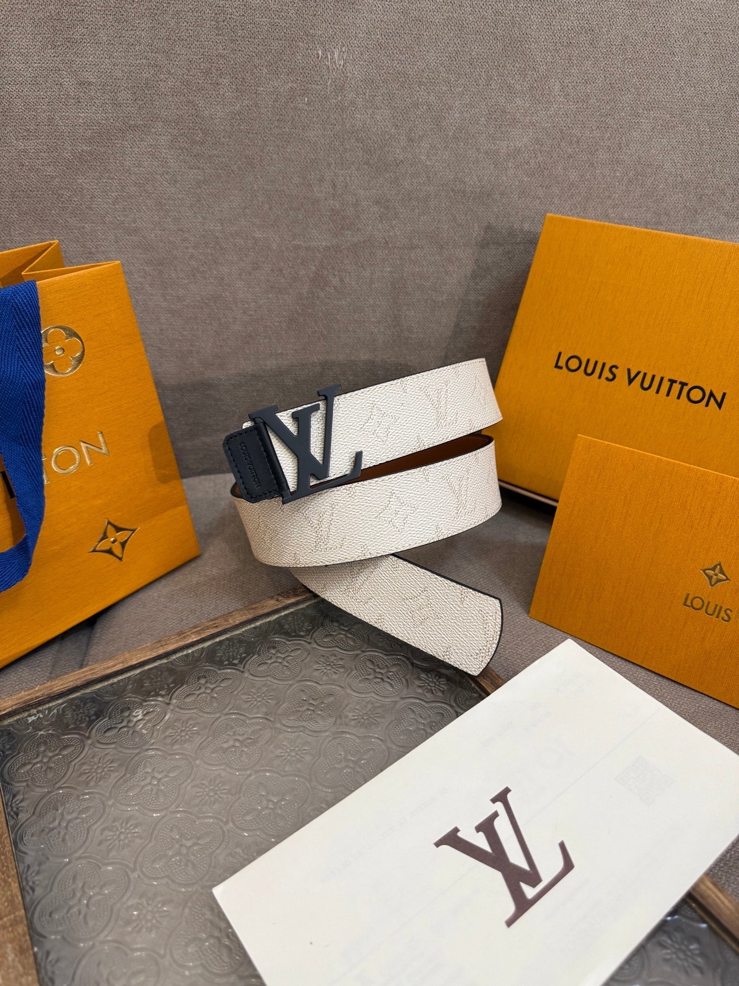 Leather embossed floral belt 4.0cm