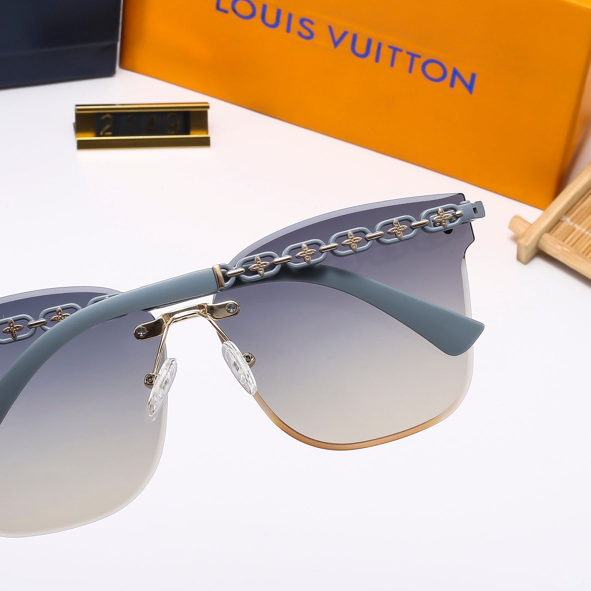 4 Colors Fashion Sunglassesâ2149