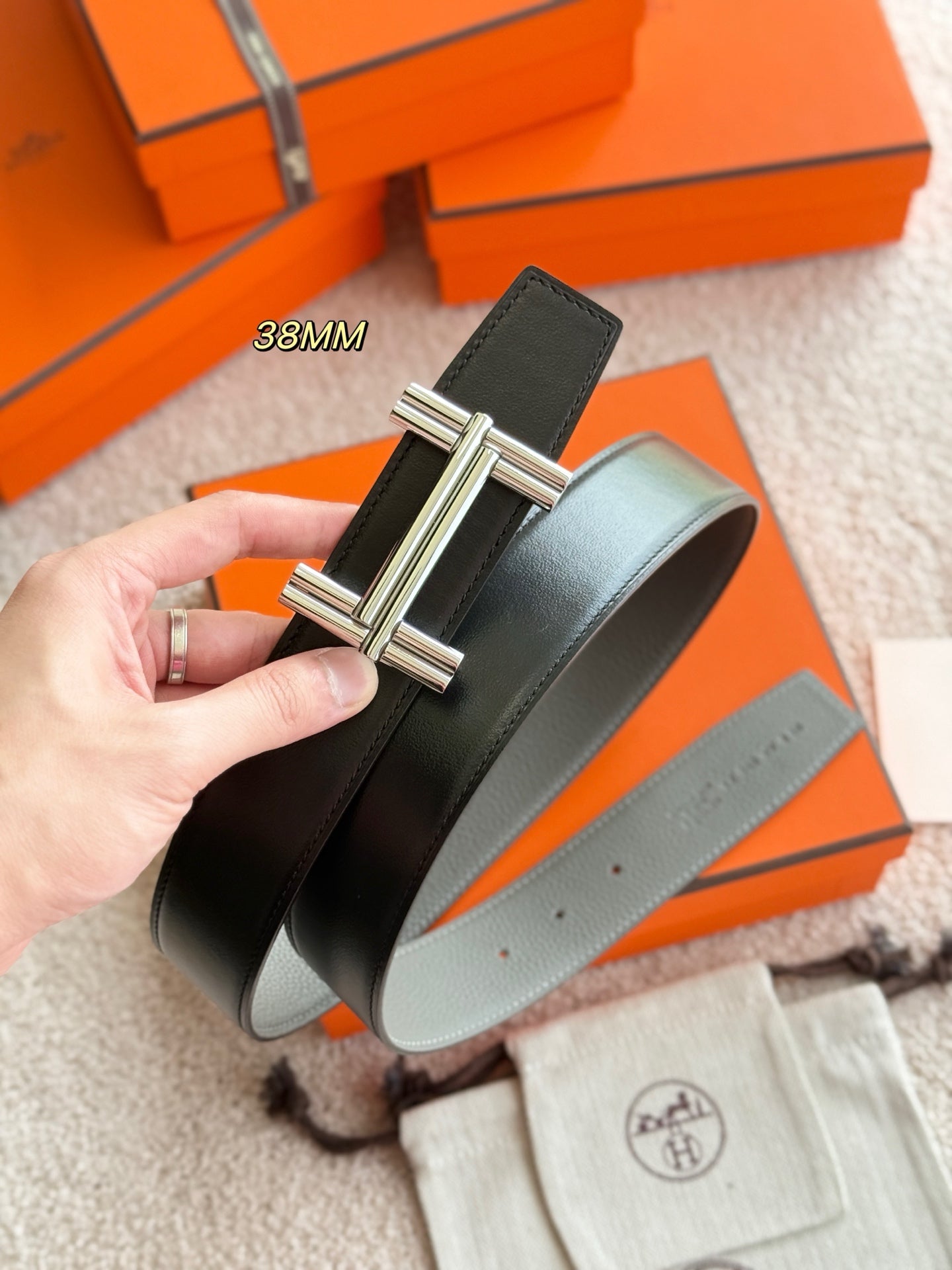 Premium hardware paired with a cumulonimbus grey togo leather belt 3.8cm