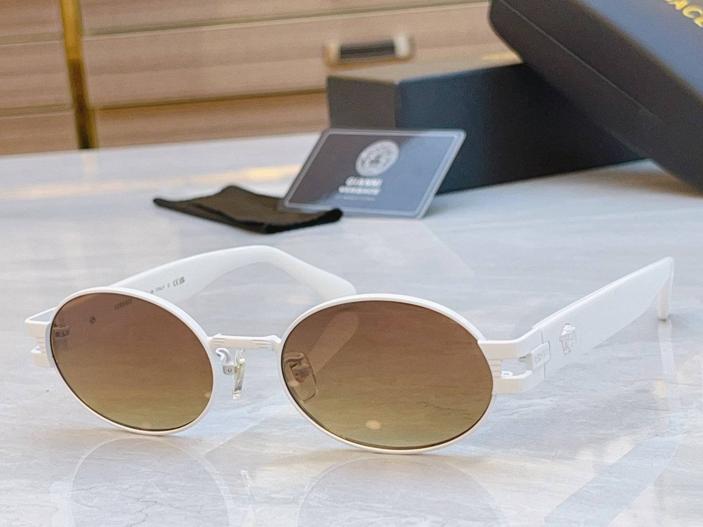 Fashion oval design high-end sunglasses