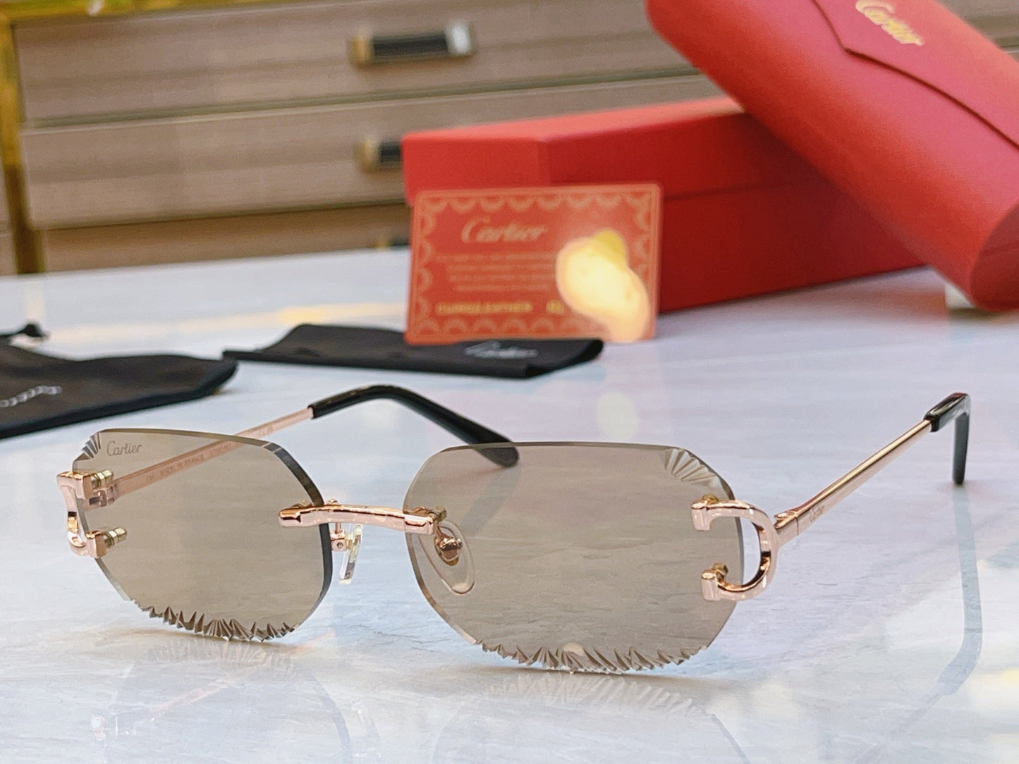 High end classic precision cut quadrilateral sunglasses