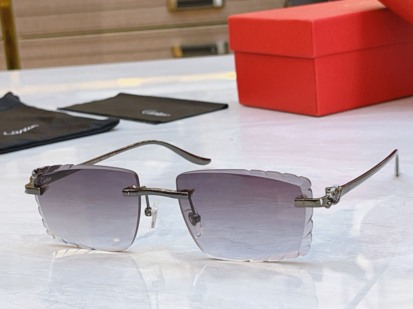 High end metal leg cut quadrilateral sunglasses
