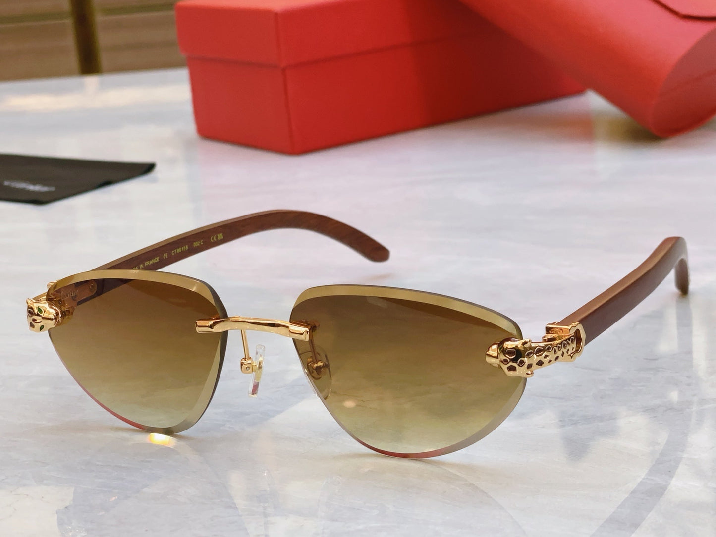 Classic leopard cut triangular wooden leg high-end sunglasses