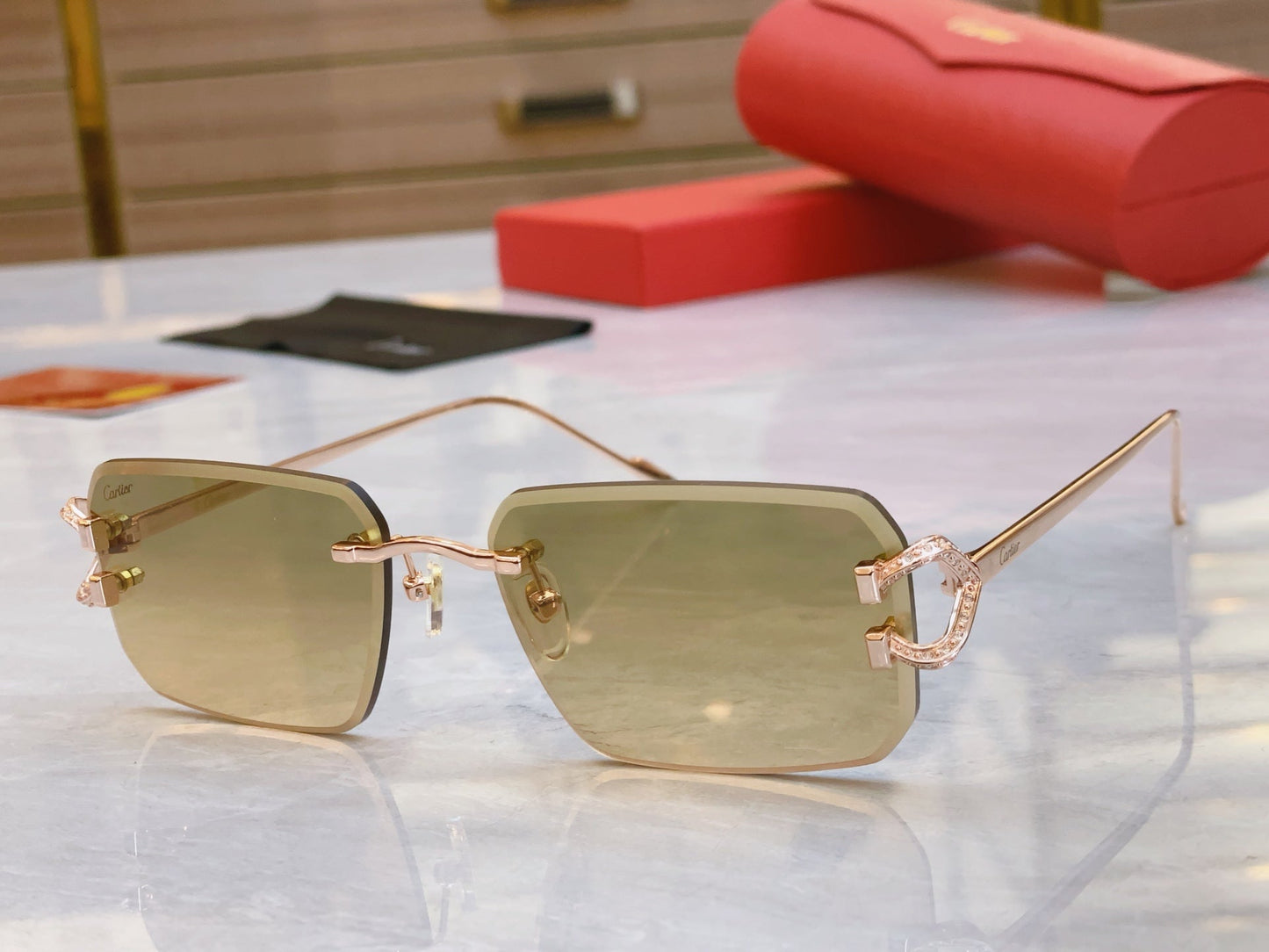 High end diamond inlaid elegant sunglasses