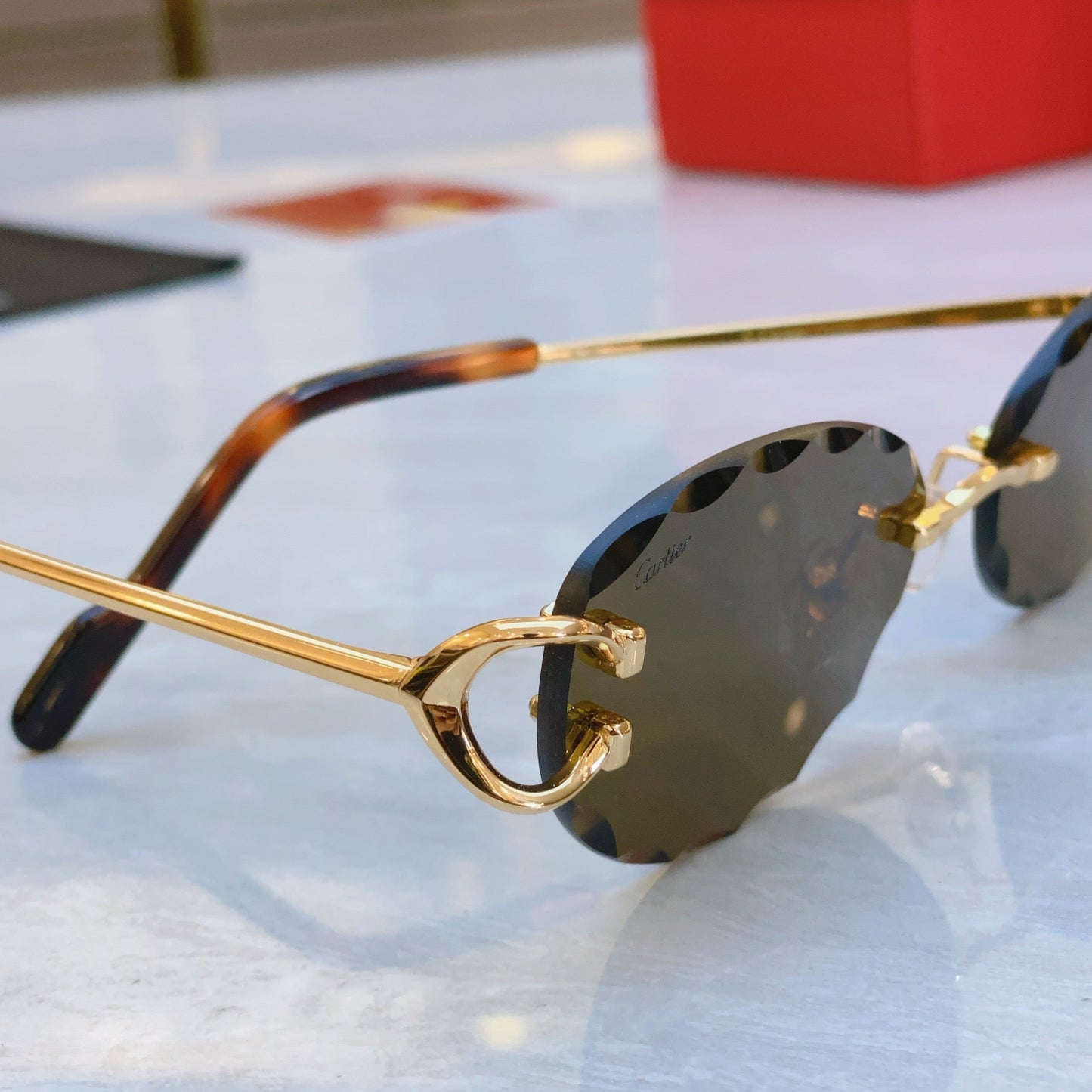 Unique wavy cut high-end lens sunglasses