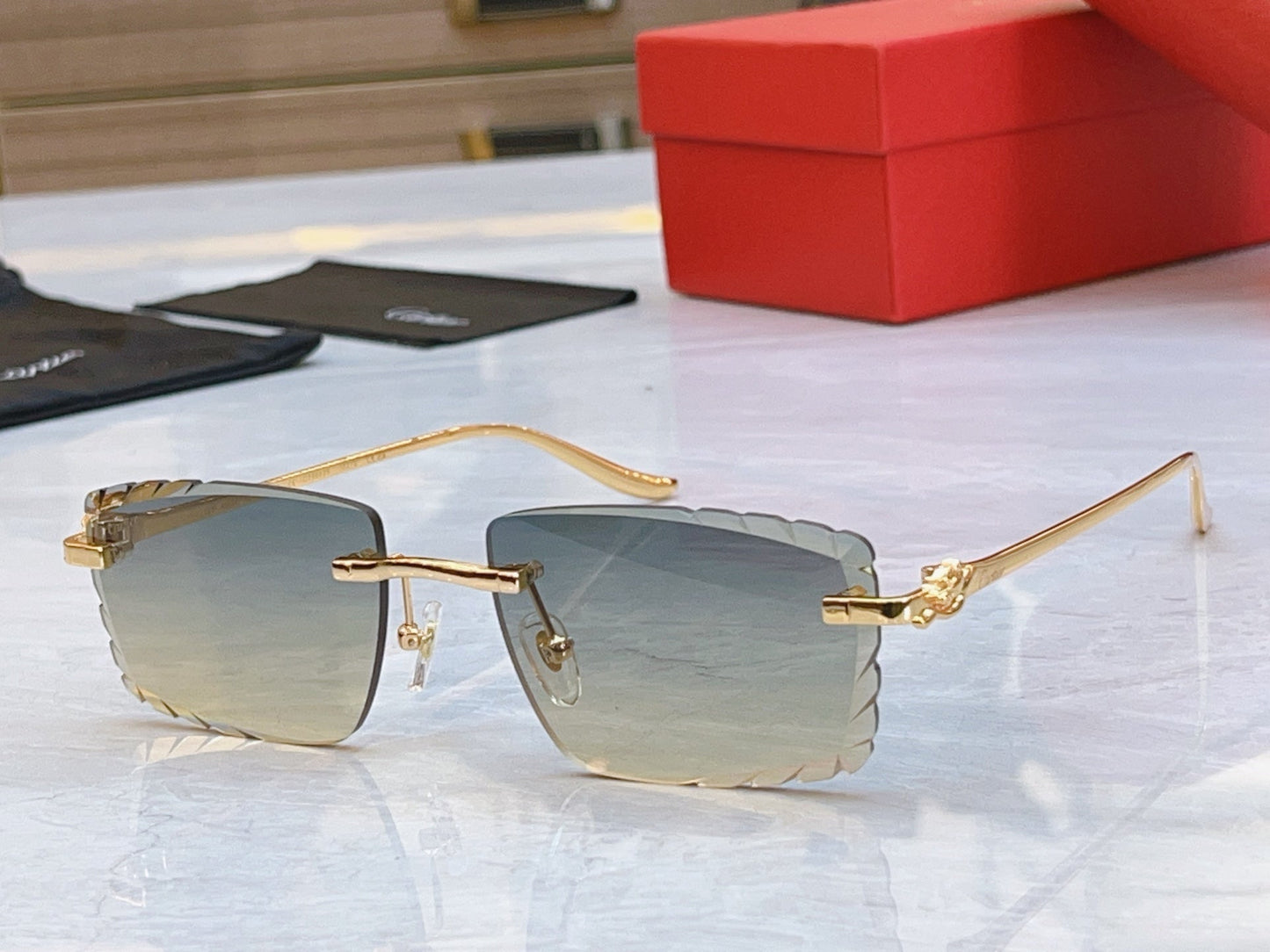 High end metal leg cut quadrilateral sunglasses