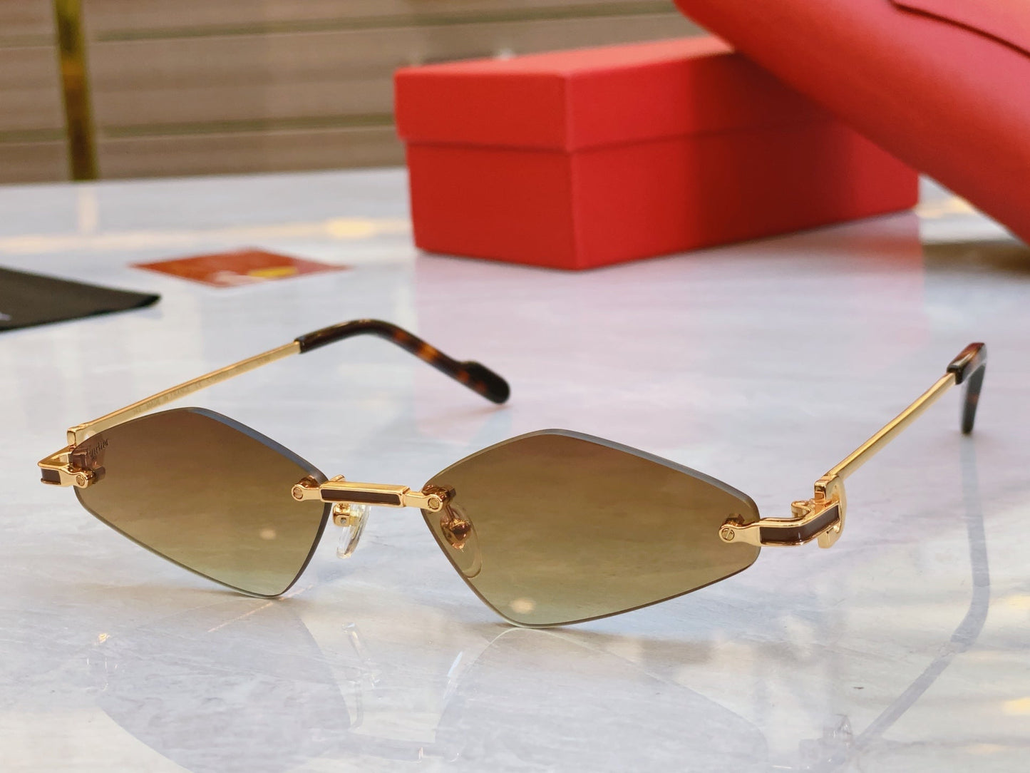 creativity Irregular slicing High end sunglasses