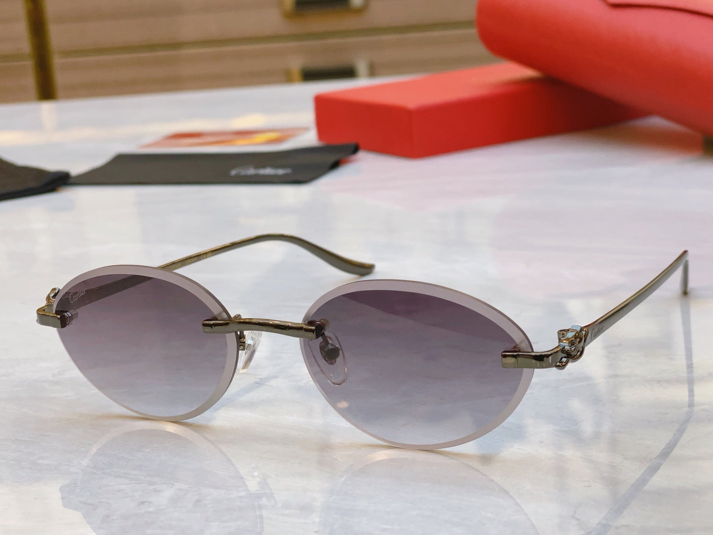 Classic oval cut high-end sunglasses