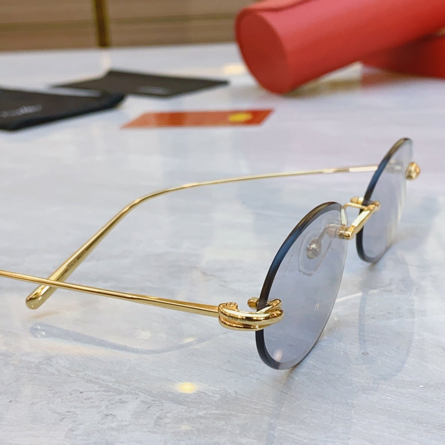 Unique and refreshing oval shaped high-end sunglasses