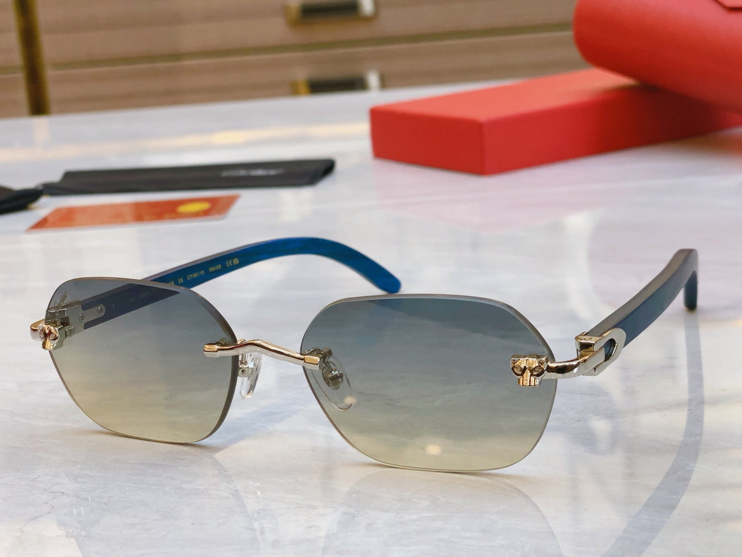 High end leopard finely cut wooden temple sunglasses