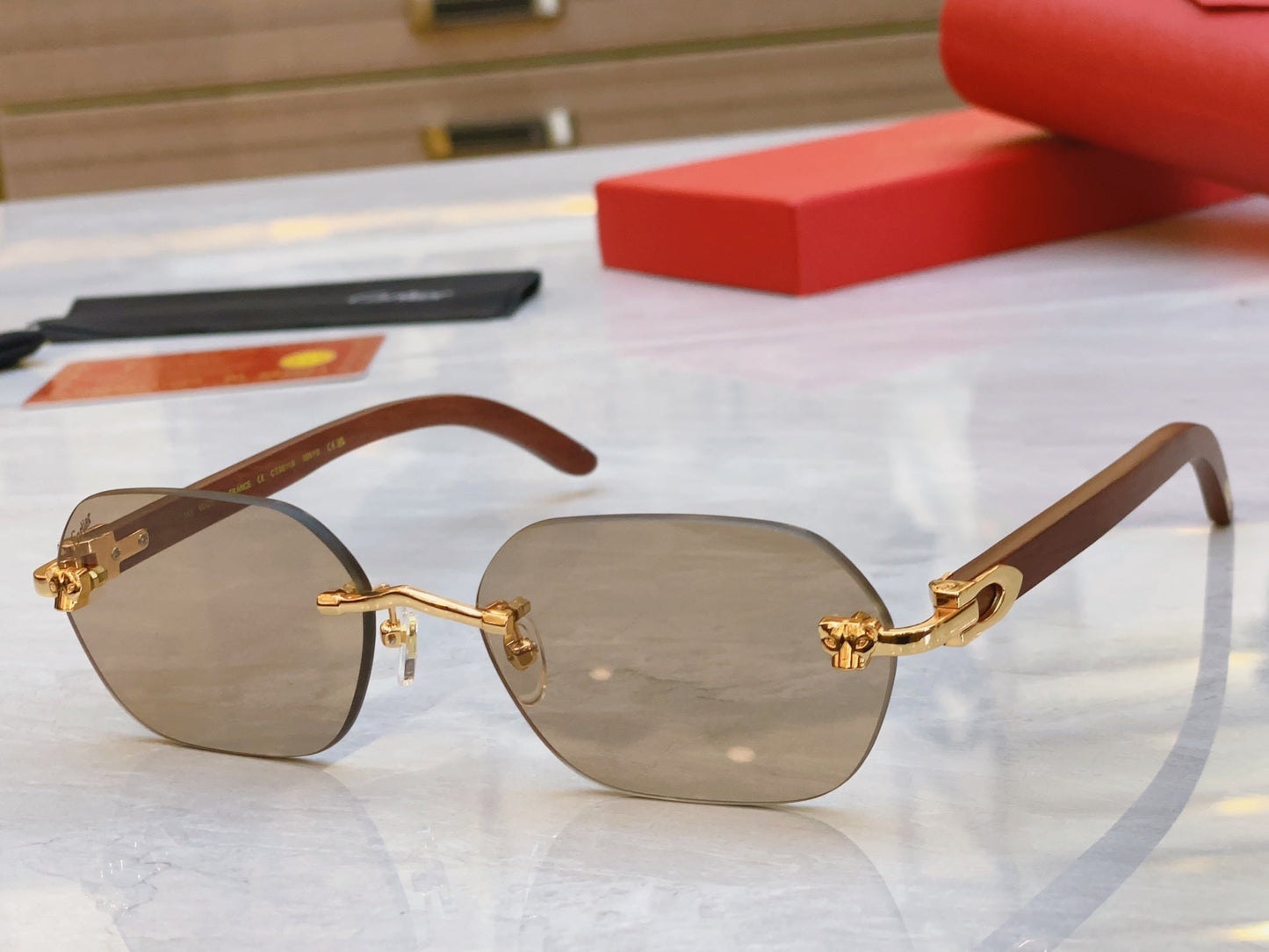 High end leopard finely cut wooden temple sunglasses
