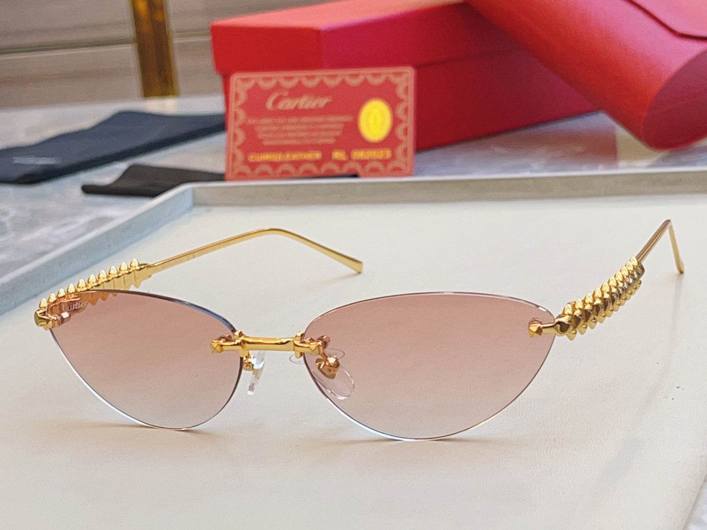 High end serrated triangle sunglasses