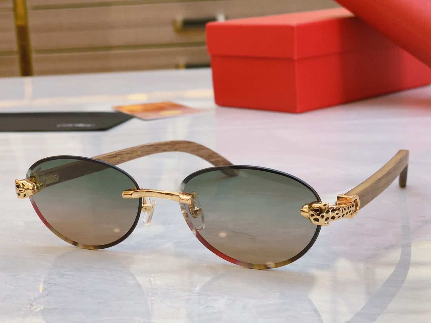 Unique precision cutting high-end leopard sunglasses