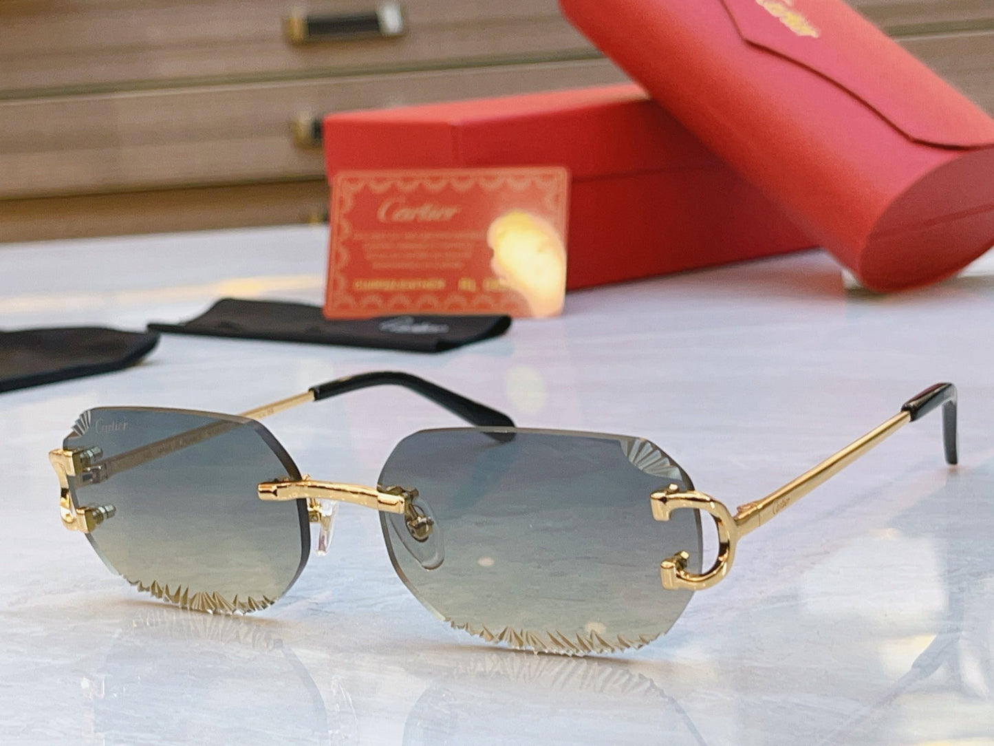 High end classic precision cut quadrilateral sunglasses