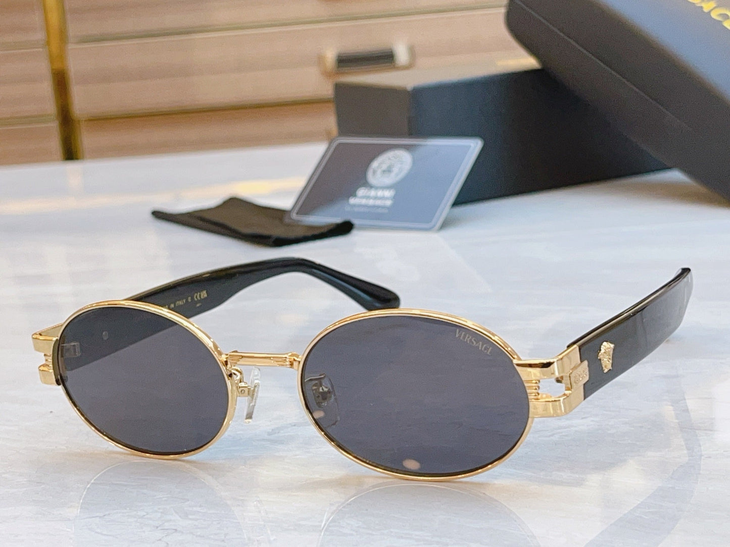 Fashion oval design high-end sunglasses