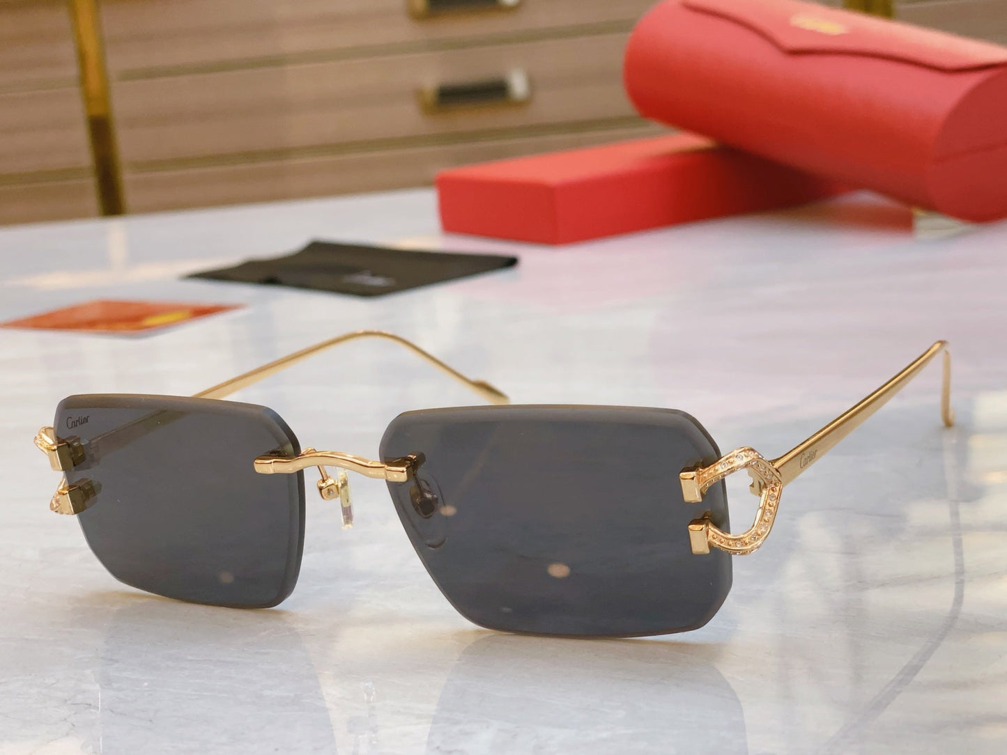 High end diamond inlaid elegant sunglasses