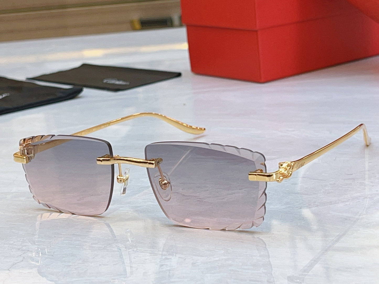 High end metal leg cut quadrilateral sunglasses