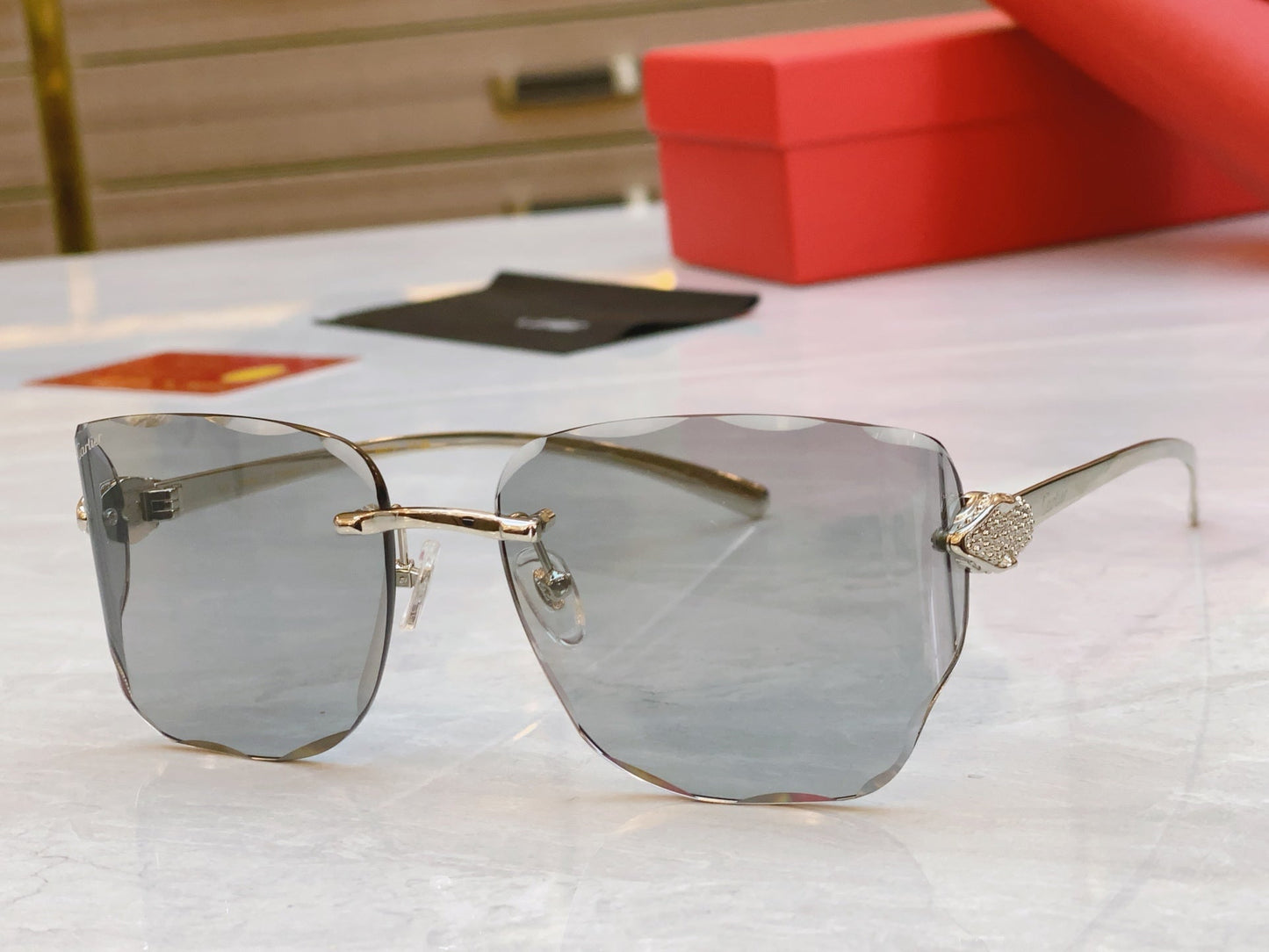 Unique semi full cut high-end sunglasses