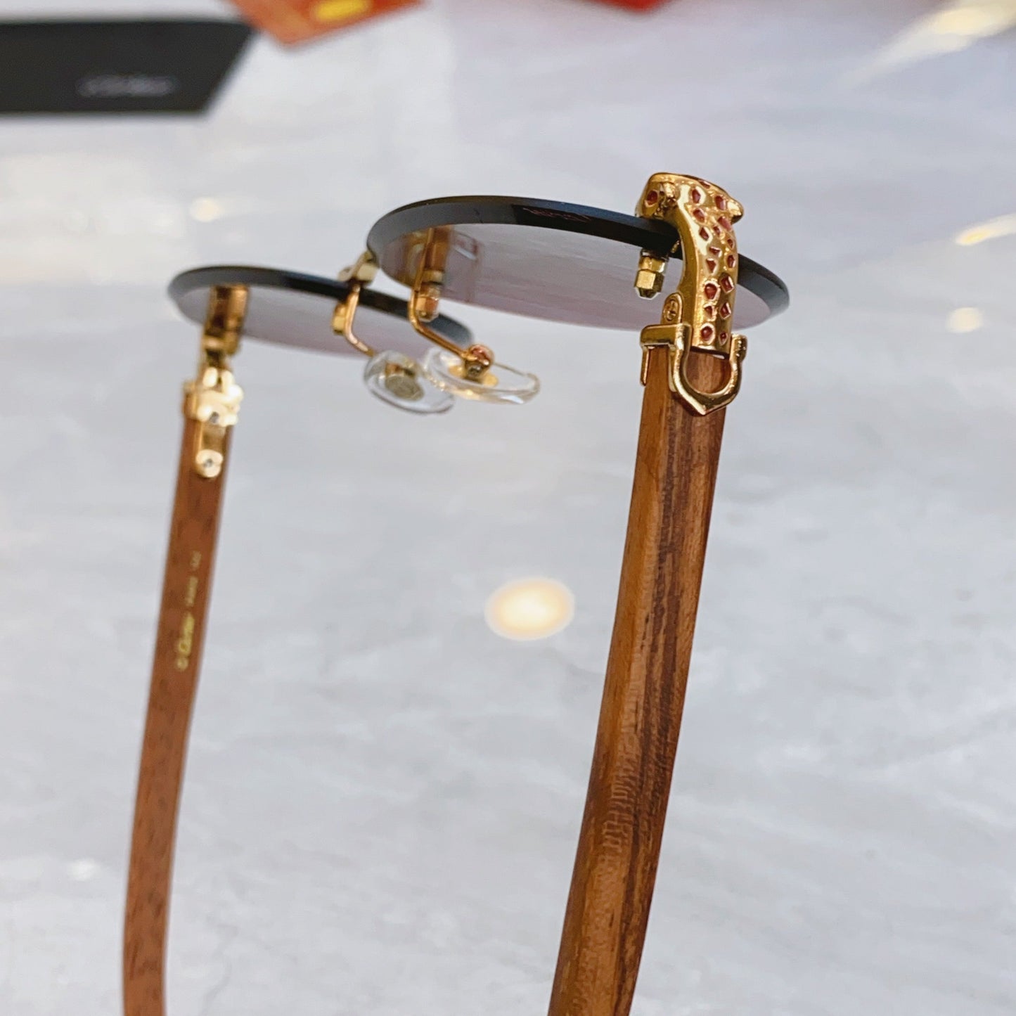 Unique precision cutting high-end leopard sunglasses