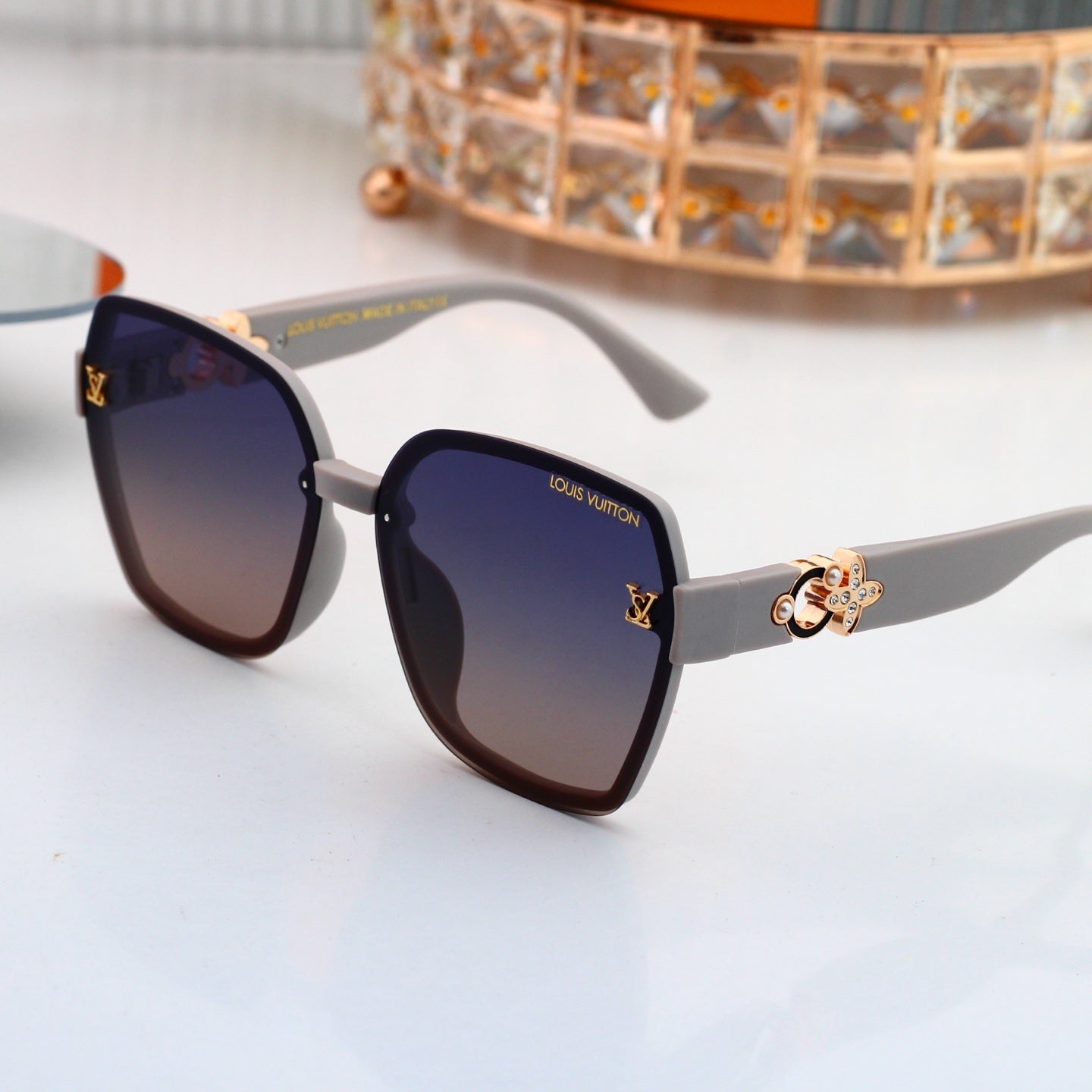 4 Colors Fashion Sunglasses—0915