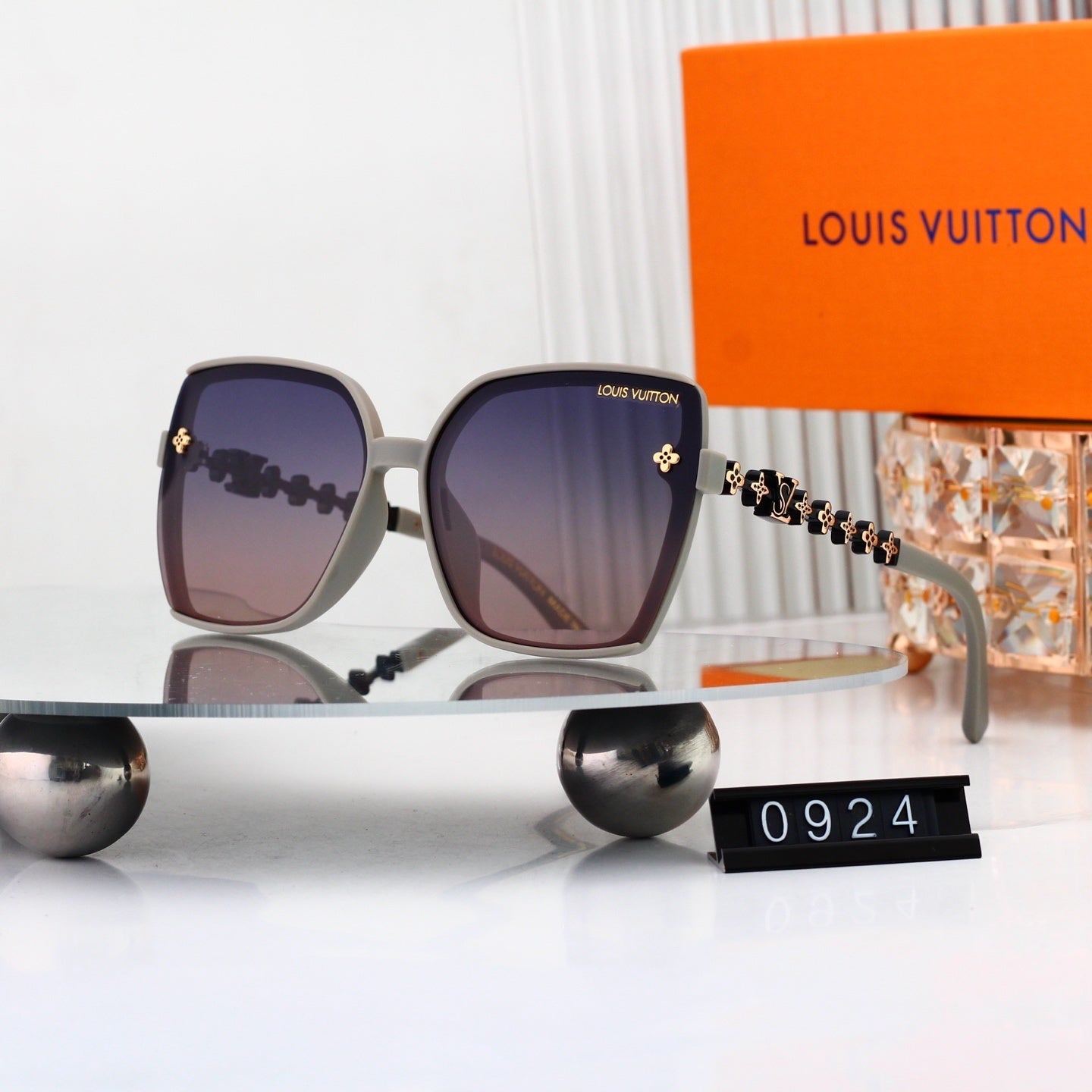 4 Colors Fashion Sunglasses—0924