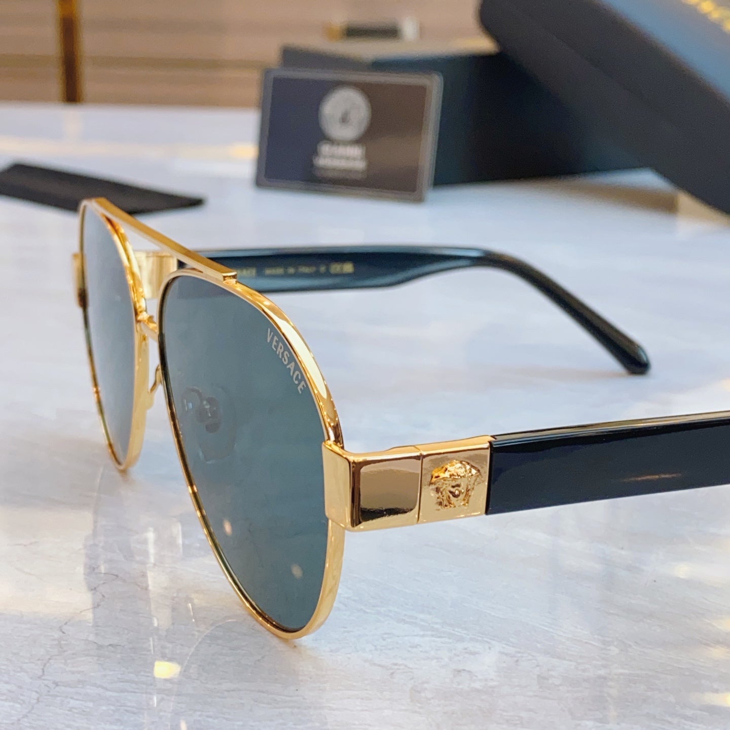 High end fashionable pilot sunglasses