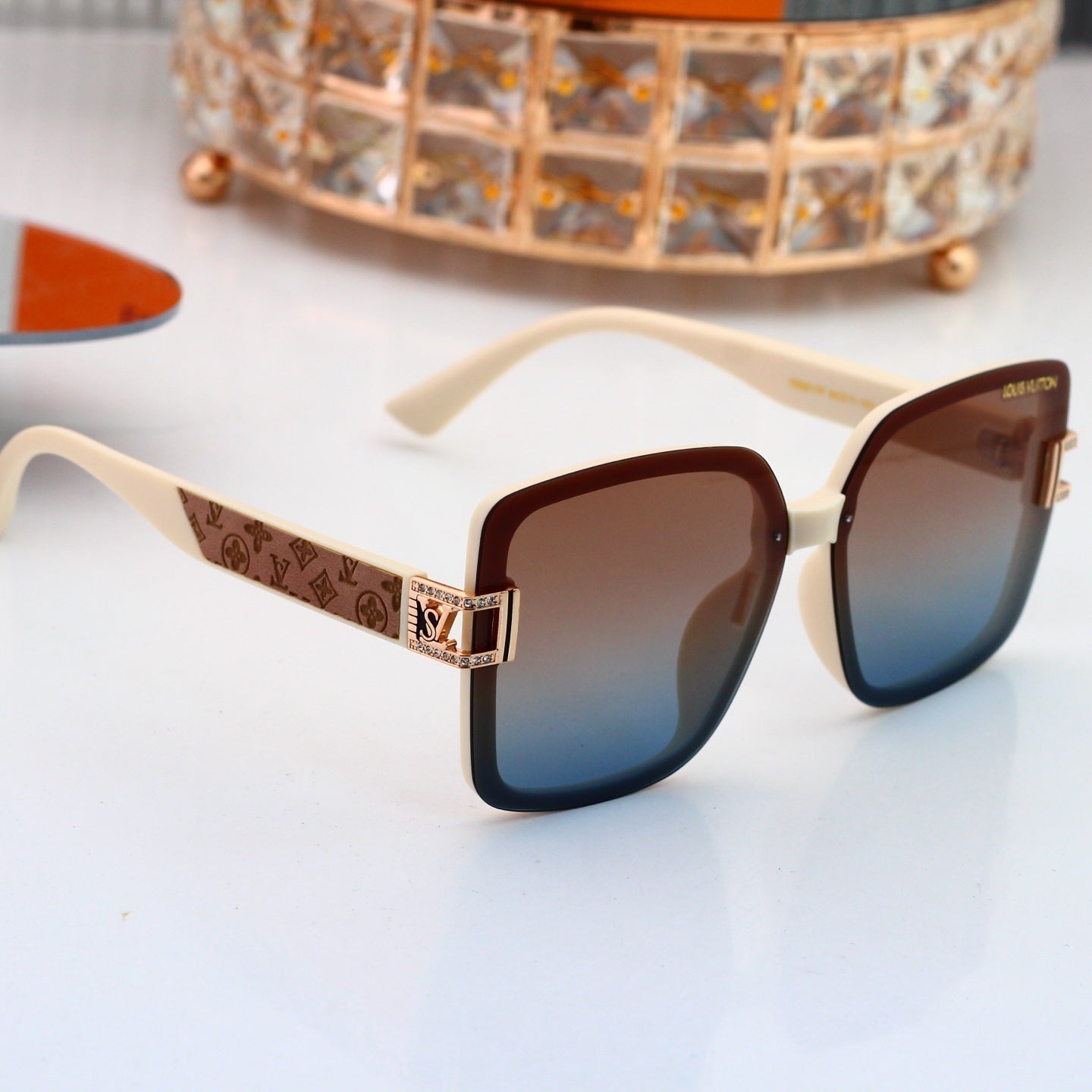 4 Colors Fashion Sunglasses—0918