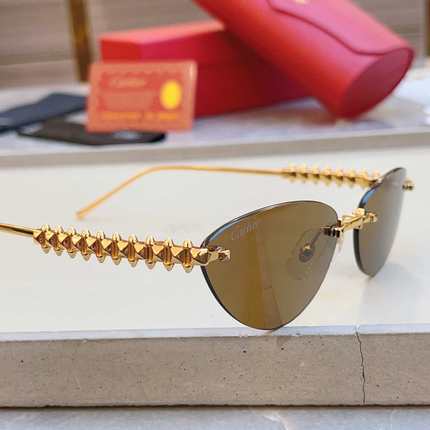 High end serrated triangle sunglasses