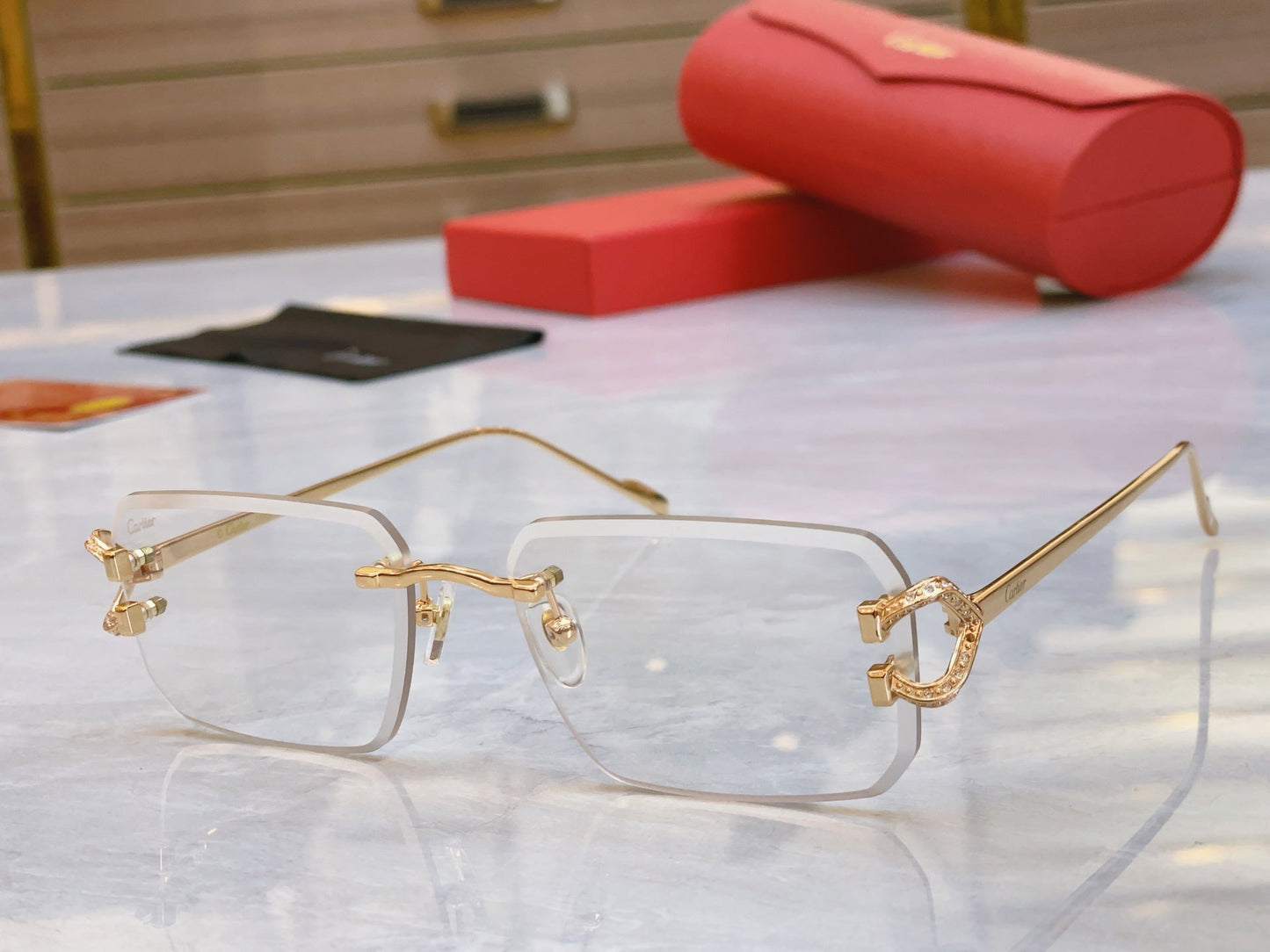 High end diamond inlaid elegant sunglasses