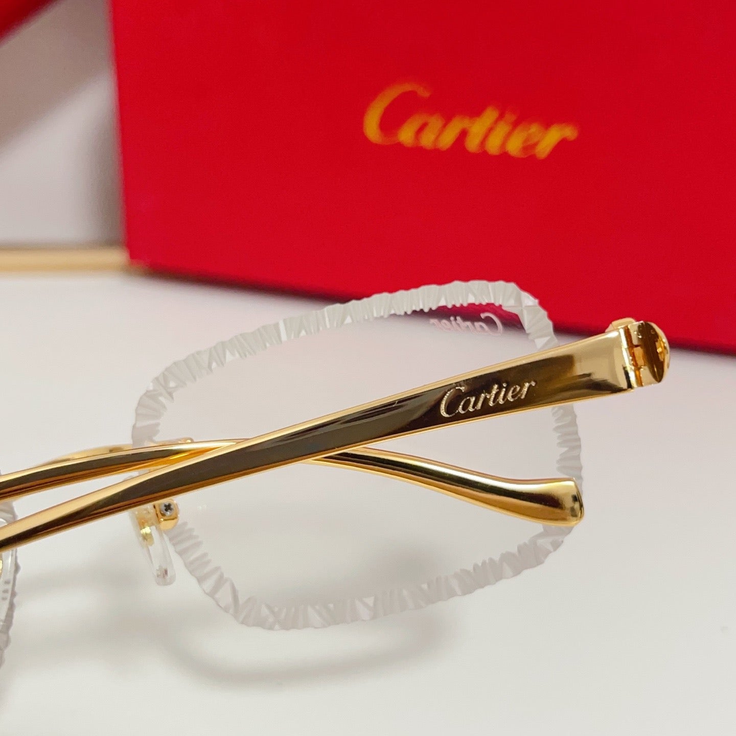 diamond cut lenses will change color under ultraviolet light sunglasses