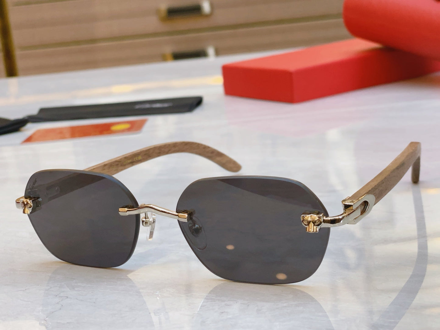 High end leopard finely cut wooden temple sunglasses