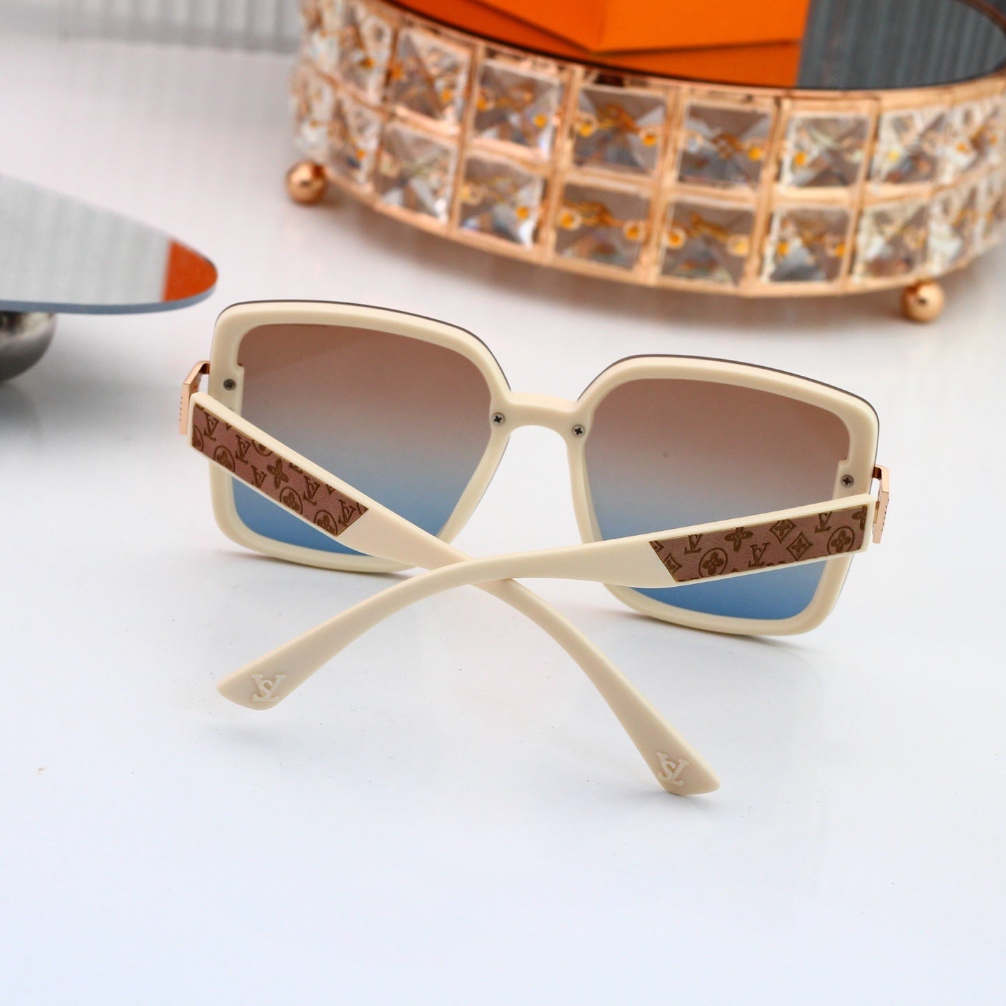 4 Colors Fashion Sunglasses—0918