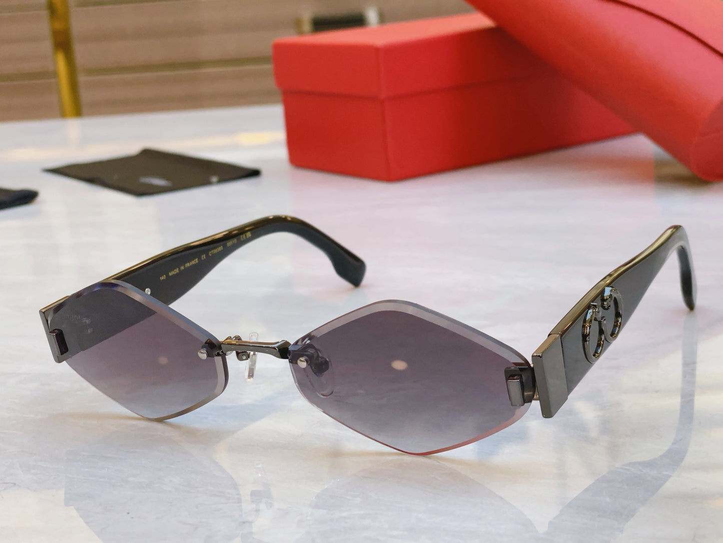 Creative cutting quadrilateral high-end sunglasses