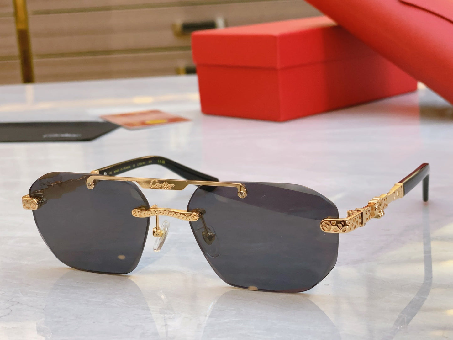 Elegant Exquisite Rimless Sunglasses with Ornate Metal Details