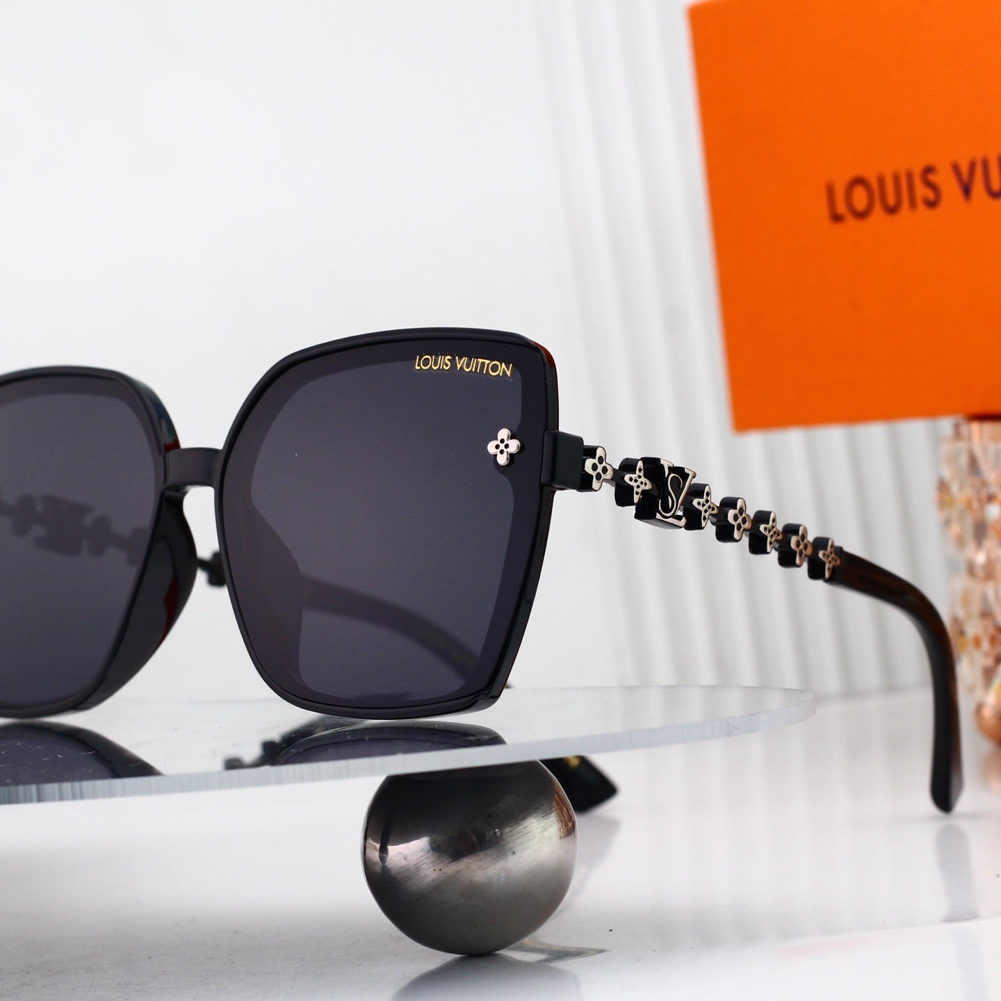 4 Colors Fashion Sunglasses—0924