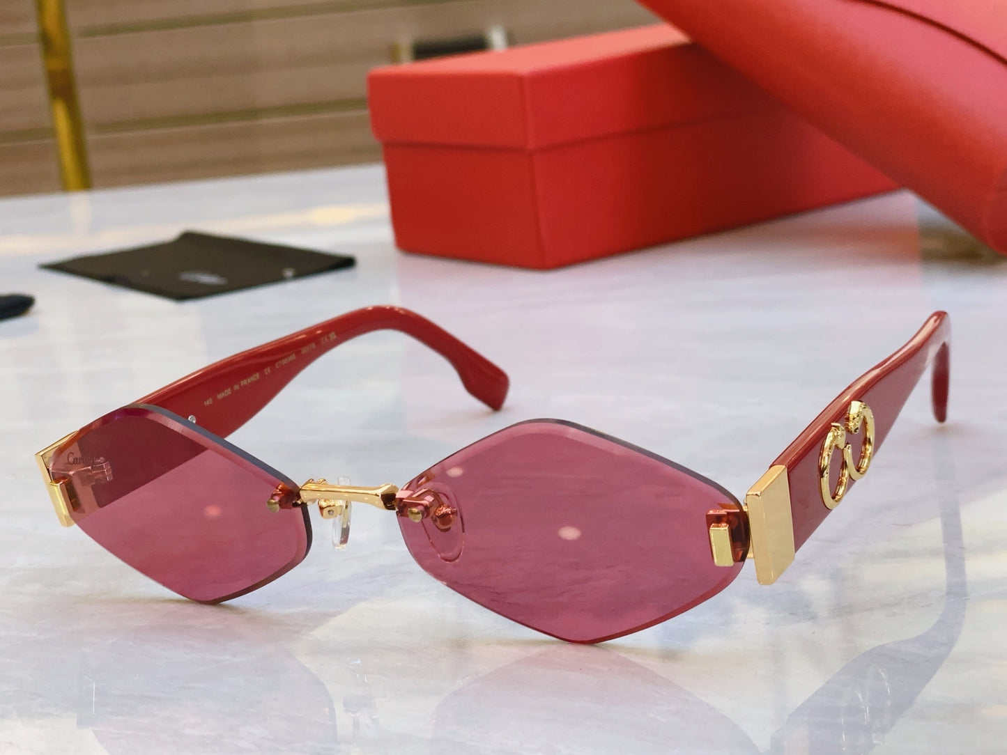 Creative cutting quadrilateral high-end sunglasses