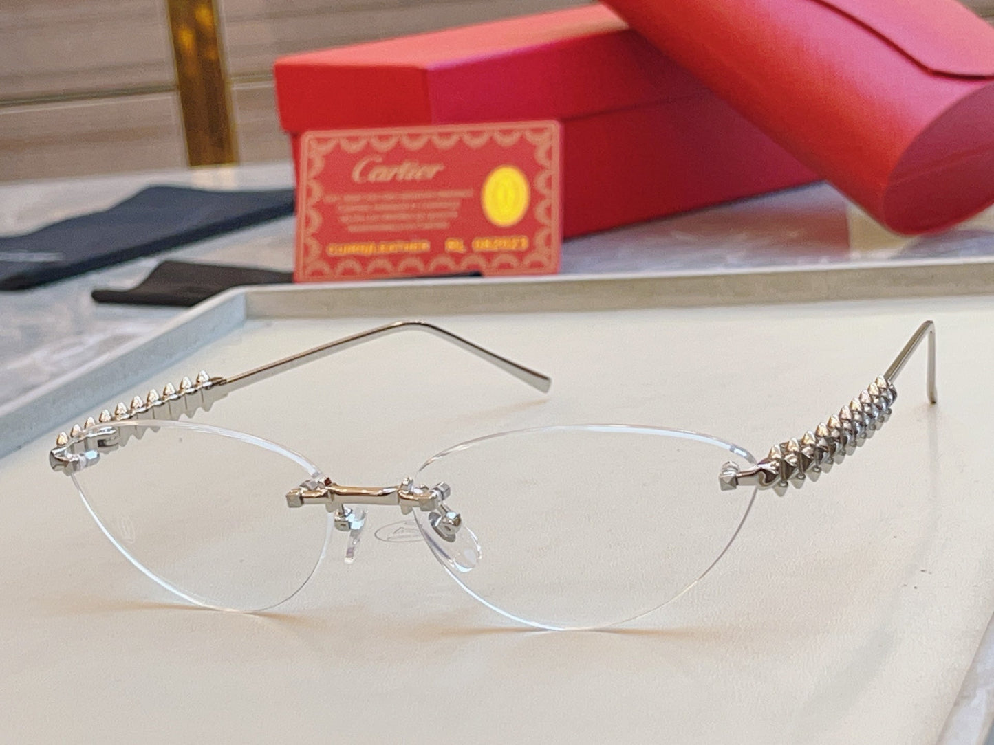 High end serrated triangle sunglasses