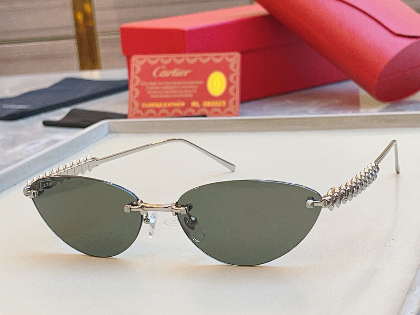 High end serrated triangle sunglasses